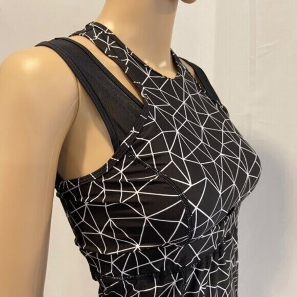 Karma Womens Geometric Print Black & White Racerback Tank Top With Built-In Bra - Picture 13 of 16